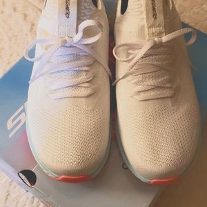 Sketchers Stretch Fit Solar Fuse White Air Cool Memory Foam 11 US Women's